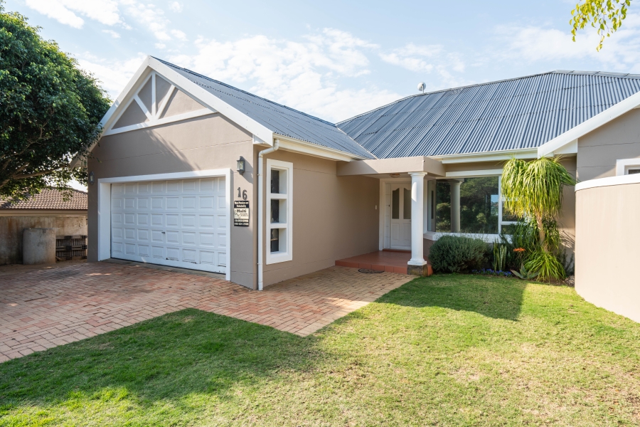 5 Bedroom Property for Sale in Seafield Eastern Cape